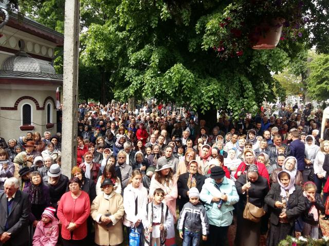 Liturghie arhierească în Parohia Măgura, Protopopiatul Bacău