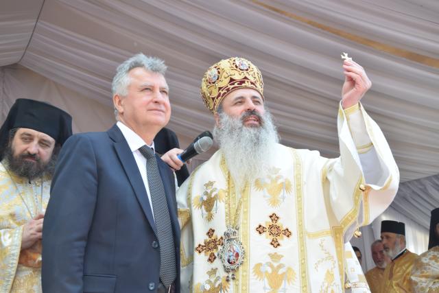 Mănăstirea Coșula a renăscut: slujbă de resfințire oficiată de patru ierarhi, în prezența a 3000 de credincioși