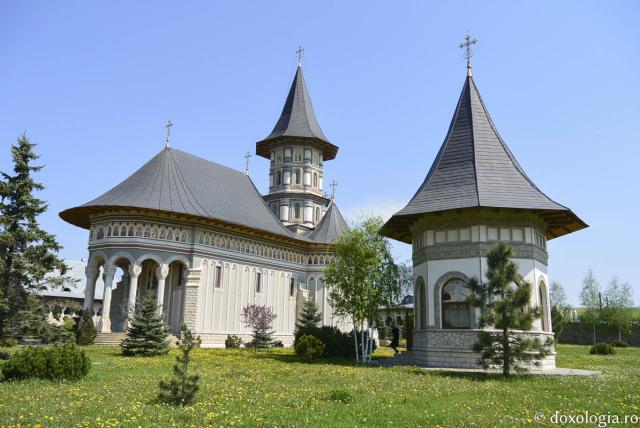 (Foto) Mănăstirea Cămârzani