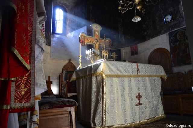 (Audio) „Credinţa în Dumnezeu înseamnă şi împlinirea voii lui Dumnezeu“ - Arhimandritul Dosoftei Şcheul