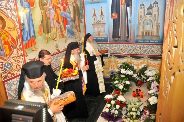 Ierarhi, preoți și credincioși, la pomenirea Episcopului Ioachim Mareș
