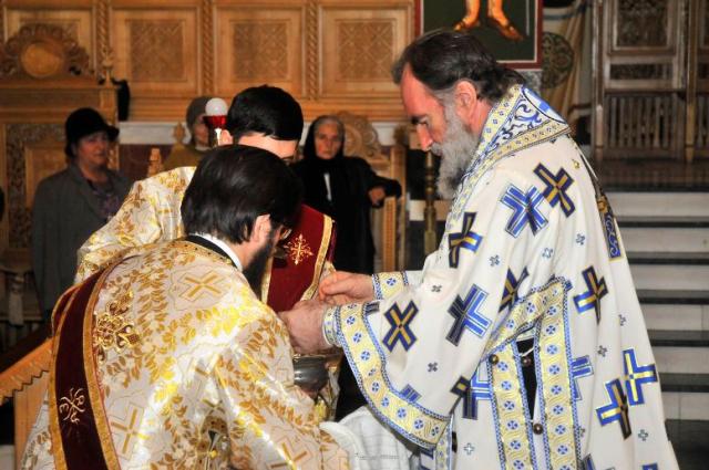 Ierarhi, preoți și credincioși, la pomenirea Episcopului Ioachim Mareș