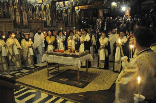 Ierarhi, preoți și credincioși, la pomenirea Episcopului Ioachim Mareș
