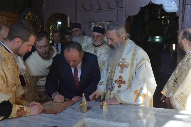 Biserica „Sfântul Haralambie” din orașul Târgu Neamț, resfințită de Mitropolitul Moldovei și Bucovinei