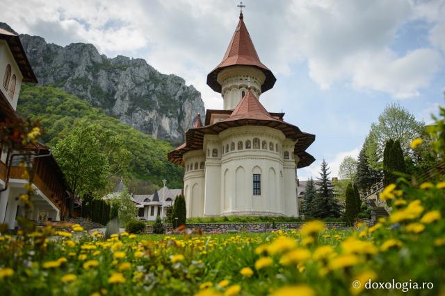 (Foto) Mănăstirea Râmeț, o gură de Rai din Munții Apuseni