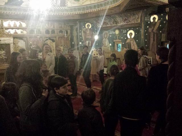 Membrii ATOR Piatra Neamţ în vizită la copiii din satul Bistriţa