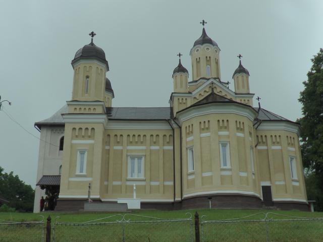 120 de ani de la târnosirea bisericii din Cacica, sărbătoriţi prin Liturghie arhierească