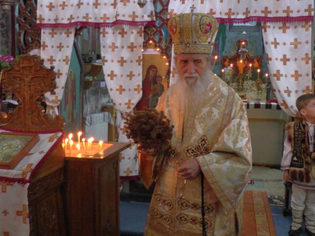 120 de ani de la târnosirea bisericii din Cacica, sărbătoriţi prin Liturghie arhierească