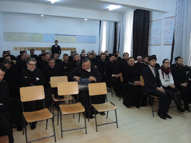Preoții din Protopopiatul Săveni au dezbătut tema „Preotul şi tânărul împreună pe drumul către Dumnezeu“