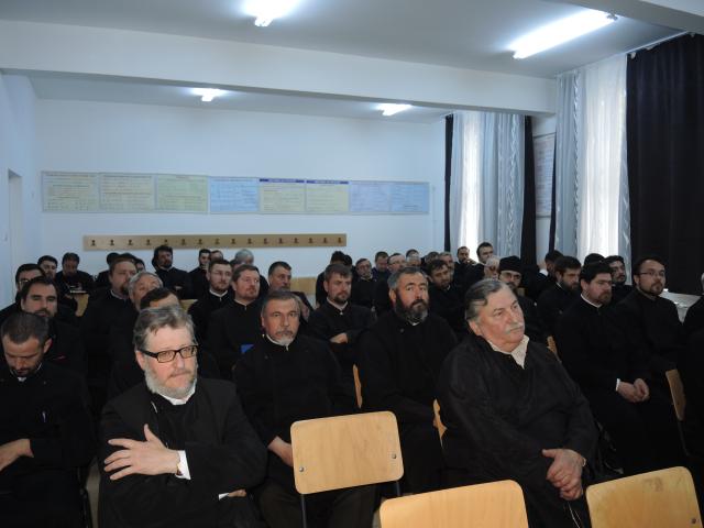 Preoții din Protopopiatul Săveni au dezbătut tema „Preotul şi tânărul împreună pe drumul către Dumnezeu“