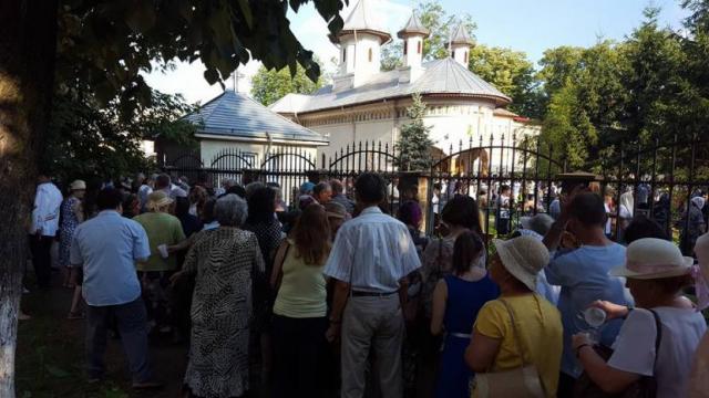 Conferinţe duhovniceşti la Parohia „Sfinţii Apostoli“ din Bacău