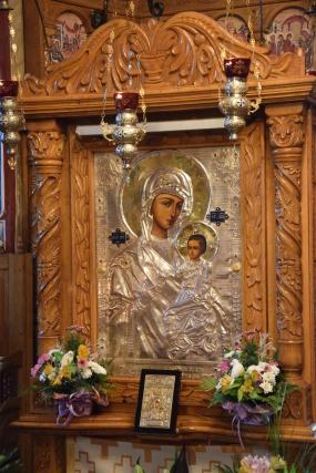 Sfinții Apostoli Petru și Pavel, cinstiți la Mănăstirea Dumbrăvele prin Liturghie arhierească
