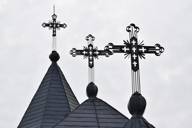 Sfinții Apostoli Petru și Pavel, cinstiți la Mănăstirea Dumbrăvele prin Liturghie arhierească
