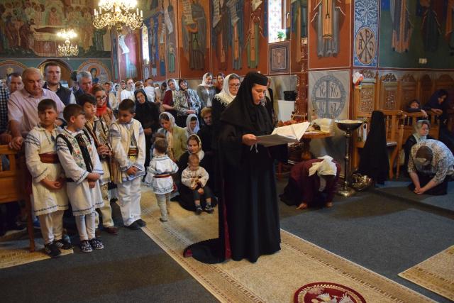 Sfinții Apostoli Petru și Pavel, cinstiți la Mănăstirea Dumbrăvele prin Liturghie arhierească