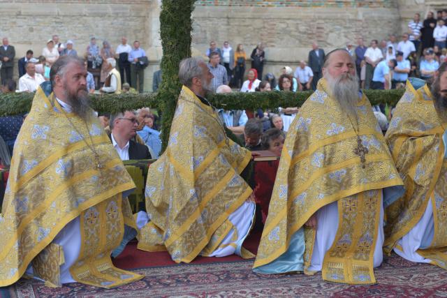 Mănăstirea Neamț și-a sărbătorit hramul în prezența a mii de credincioși
