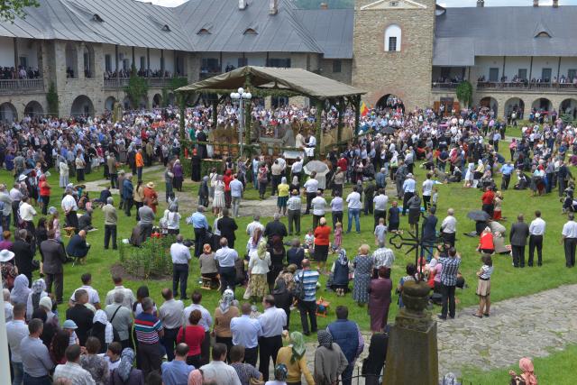 Mănăstirea Neamț și-a sărbătorit hramul în prezența a mii de credincioși