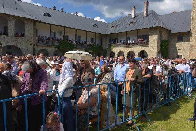 Mănăstirea Neamț și-a sărbătorit hramul în prezența a mii de credincioși