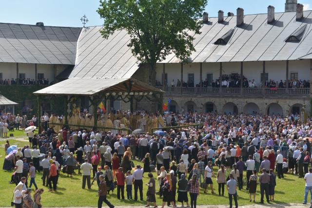 Mănăstirea Neamț și-a sărbătorit hramul în prezența a mii de credincioși