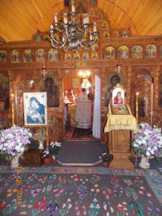 Sfânta Treime prăznuită la biserica maramureşeană din satul Mănăstirea Neamţ