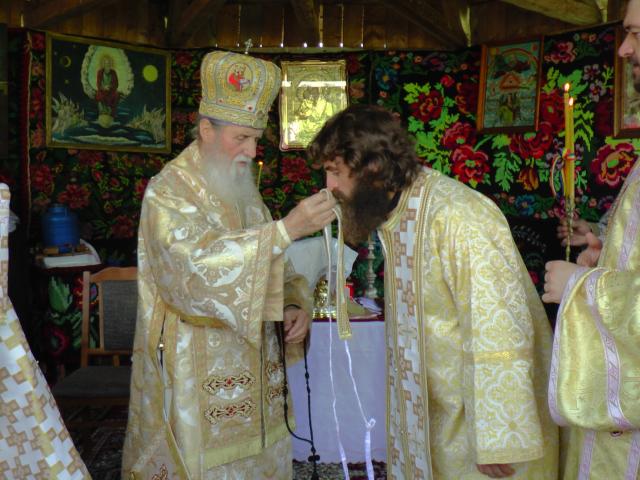Schitul „Poiana Arşiţei“ din judeţul Suceava şi-a sărbătorit hramul