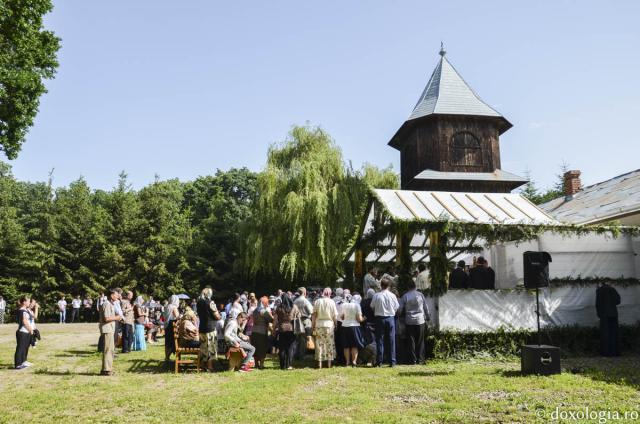 (Foto) Hramul Mănăstirii Guranda din Botoșani - Sfânta Treime - 2016