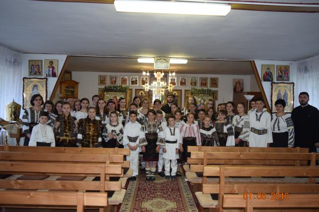 Înfrăţire între grupuri de tineri din Bucovina şi Ardeal