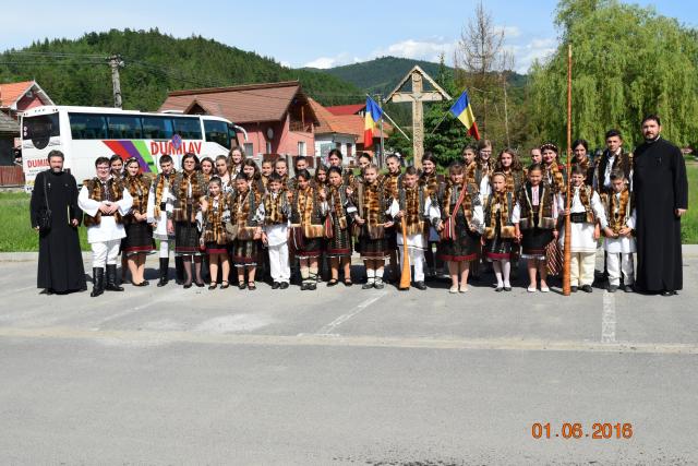 Înfrăţire între grupuri de tineri din Bucovina şi Ardeal
