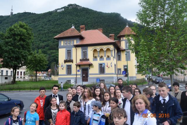 Înfrăţire între grupuri de tineri din Bucovina şi Ardeal