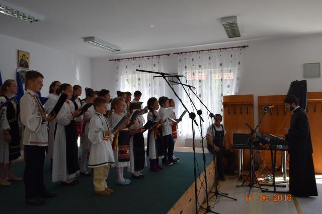 Înfrăţire între grupuri de tineri din Bucovina şi Ardeal