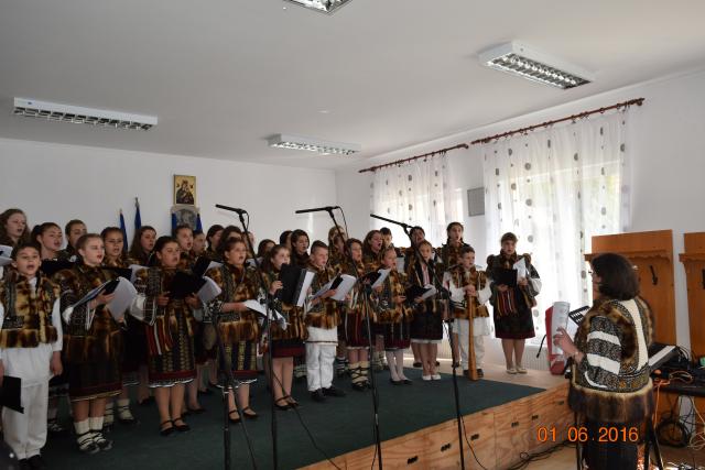 Înfrăţire între grupuri de tineri din Bucovina şi Ardeal