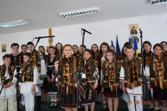 Înfrăţire între grupuri de tineri din Bucovina şi Ardeal