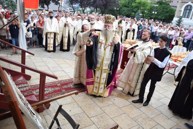Procesiune religioasă la Piatra Neamț, cu ocazia sărbătorii Nașterea Sfântului Ioan Botezătorul