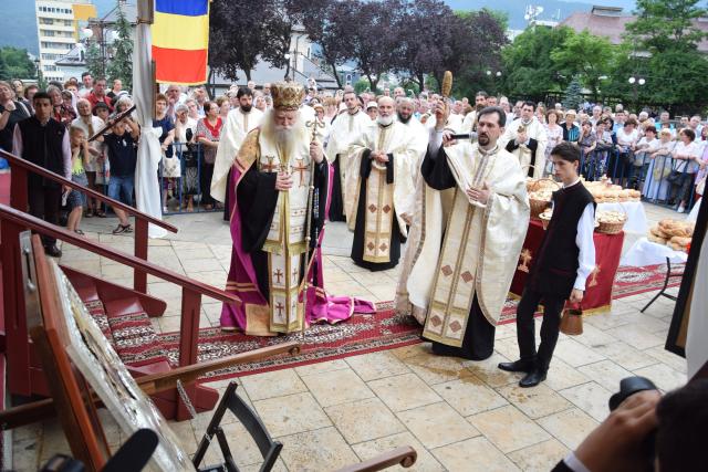 Procesiune religioasă la Piatra Neamț, cu ocazia sărbătorii Nașterea Sfântului Ioan Botezătorul