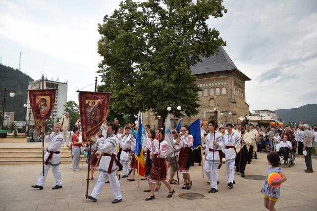 Procesiune religioasă la Piatra Neamț, cu ocazia sărbătorii Nașterea Sfântului Ioan Botezătorul