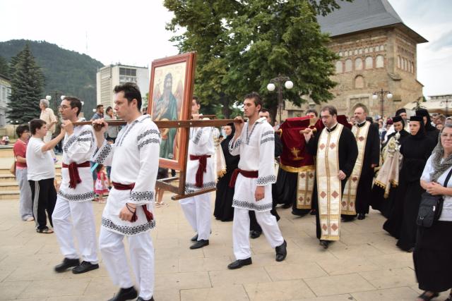 Procesiune religioasă la Piatra Neamț, cu ocazia sărbătorii Nașterea Sfântului Ioan Botezătorul
