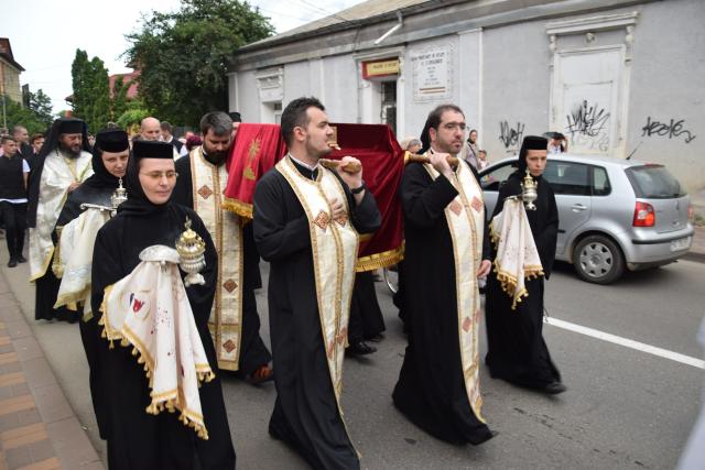 Procesiune religioasă la Piatra Neamț, cu ocazia sărbătorii Nașterea Sfântului Ioan Botezătorul