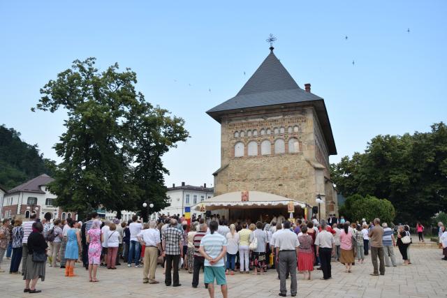 Procesiune religioasă la Piatra Neamț, cu ocazia sărbătorii Nașterea Sfântului Ioan Botezătorul