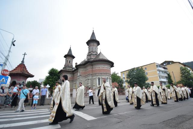 Procesiune religioasă la Piatra Neamț, cu ocazia sărbătorii Nașterea Sfântului Ioan Botezătorul