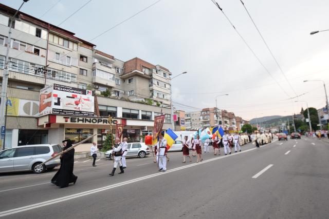 Procesiune religioasă la Piatra Neamț, cu ocazia sărbătorii Nașterea Sfântului Ioan Botezătorul