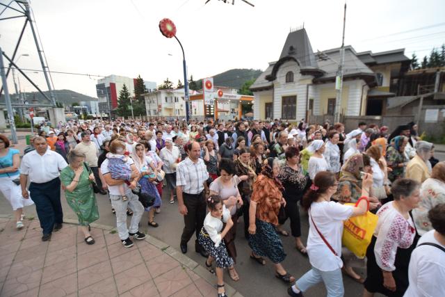 Procesiune religioasă la Piatra Neamț, cu ocazia sărbătorii Nașterea Sfântului Ioan Botezătorul