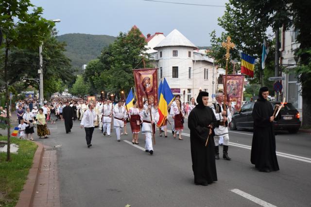 Procesiune religioasă la Piatra Neamț, cu ocazia sărbătorii Nașterea Sfântului Ioan Botezătorul