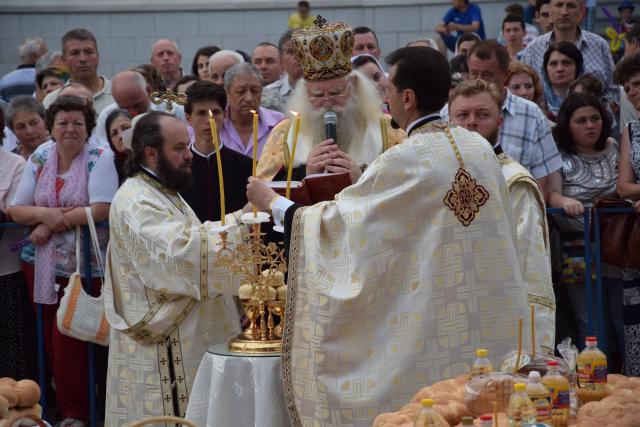 Procesiune religioasă la Piatra Neamț, cu ocazia sărbătorii Nașterea Sfântului Ioan Botezătorul