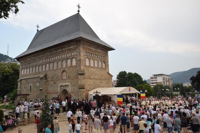 Procesiune religioasă la Piatra Neamț, cu ocazia sărbătorii Nașterea Sfântului Ioan Botezătorul