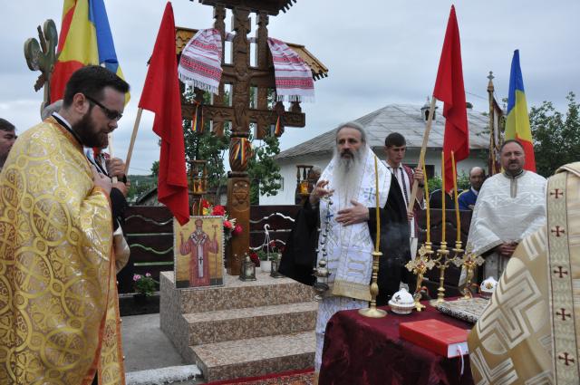 Sfințire de troițe în parohiile Chișcăreni și Petricani
