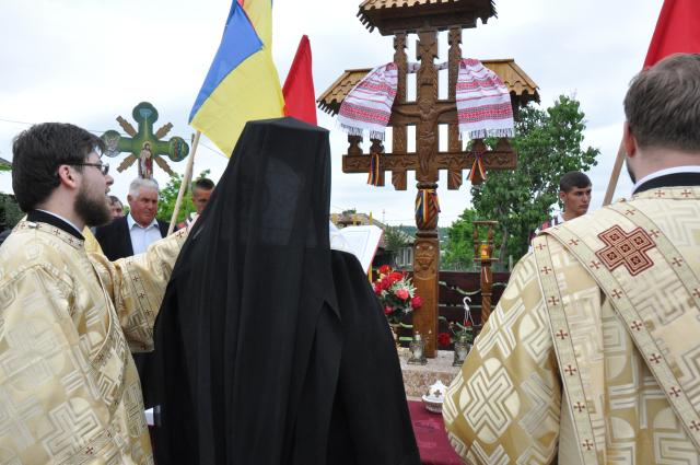 Sfințire de troițe în parohiile Chișcăreni și Petricani