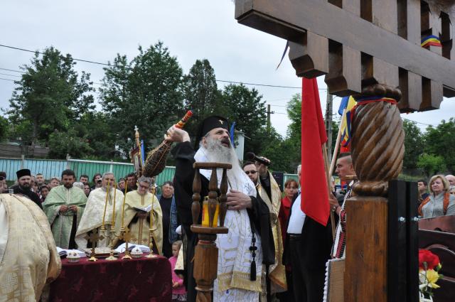 Sfințire de troițe în parohiile Chișcăreni și Petricani