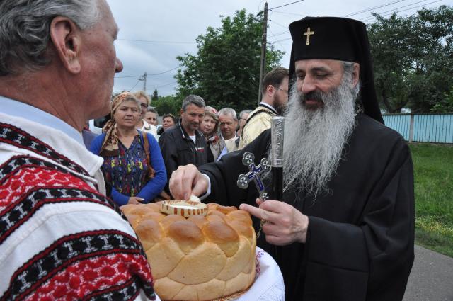 Sfințire de troițe în parohiile Chișcăreni și Petricani