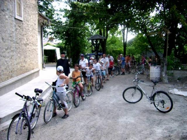 Primul pelerinaj pe bicicletă organizat în această vară de Parohia Toma Cozma din Iaşi