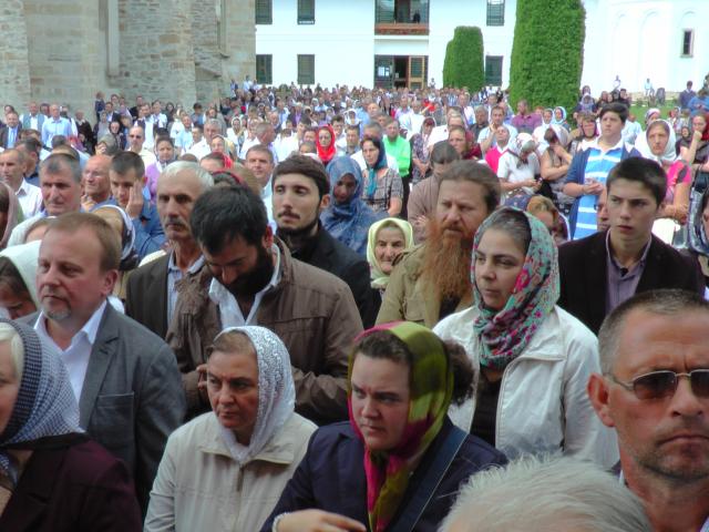 Liturghie arhierească și sfințire de noi clopote, la împlinirea a 550 de ani de la punerea pietrei de temelie a Mănăstirii Putna