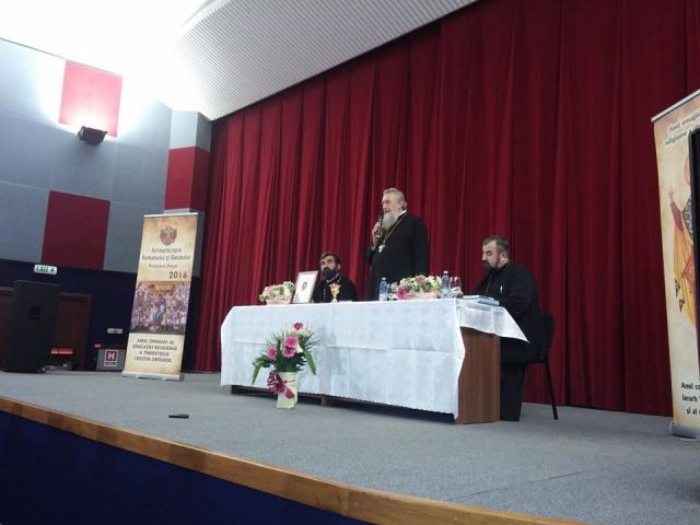 Părintele Vasile Mihoc a conferenţiat la Oneşti